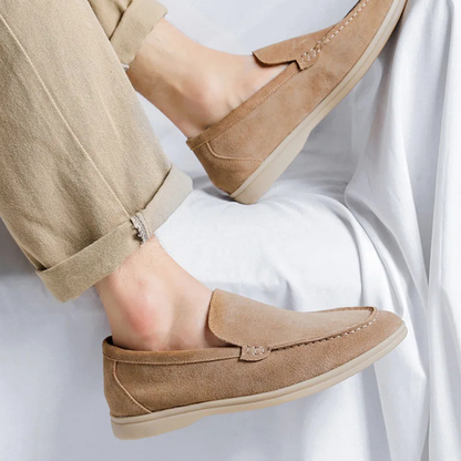 スエードローファー,メンズローファー,紳士靴,カジュアルシューズ,ビジネスカジュアル,クラシックスタイル,通気性靴,滑り止めソール,快適な靴,軽量ローファー,ソフトインソール,定番スタイル,スリップオン,歩きやすい靴,高品質スエード,ドライビングシューズ,普段使い靴,ファッション靴,秋冬靴,プレミアムローファー,日本サイズ対応,ヨーロッパスタイル,上品な靴,老舗風デザイン,限定アイテム,ベージュシューズ,ブラウンシューズ,ブラックローファー,男性向け靴,アシュフォード,

suede loafers,men's loafers,casual shoes,classic shoes,comfortable loafers,breathable shoes,lightweight footwear,driving shoes,slip-on shoes,soft suede,men's fashion,elegant shoes,old money style,business casual shoes,versatile loafers,premium shoes,suede footwear,spring s