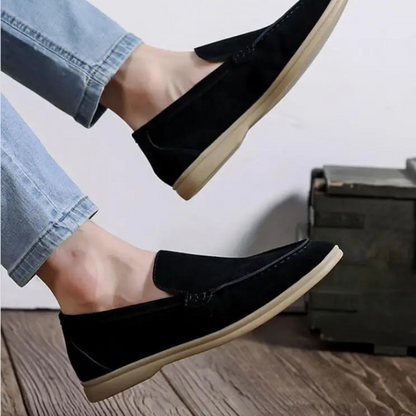 スエードローファー,メンズローファー,紳士靴,カジュアルシューズ,ビジネスカジュアル,クラシックスタイル,通気性靴,滑り止めソール,快適な靴,軽量ローファー,ソフトインソール,定番スタイル,スリップオン,歩きやすい靴,高品質スエード,ドライビングシューズ,普段使い靴,ファッション靴,秋冬靴,プレミアムローファー,日本サイズ対応,ヨーロッパスタイル,上品な靴,老舗風デザイン,限定アイテム,ベージュシューズ,ブラウンシューズ,ブラックローファー,男性向け靴,アシュフォード,

suede loafers,men's loafers,casual shoes,classic shoes,comfortable loafers,breathable shoes,lightweight footwear,driving shoes,slip-on shoes,soft suede,men's fashion,elegant shoes,old money style,business casual shoes,versatile loafers,premium shoes,suede footwear,spring s