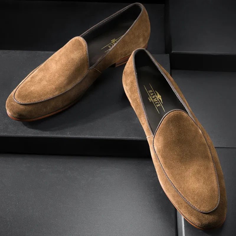 スエード, suede, ローファー, loafers, メンズ, men, 高級, premium, 本革, genuine leather, 手作り, handmade, 限定, limited edition, 春秋, spring/autumn, ビジネス, business, カジュアル, casual, エレガント, elegant, 上品, sophisticated, コンフォート, comfort, ドレスシューズ, dress shoes, 英国風, English style, クラシック, classic, 伝統, tradition, プレミアムブランド, premium brand, アシュフォード, Ashford&Co., サヴォイ, Savoy, イングランド, England, 革靴, leather shoes, スリッポン, slip-on, フォーマル, formal, 通気性, breathable, 耐久性, durable, グリップ, grip, ソフトインソール, soft insole, ハンドステッチ, handstitched, ラバーソール, rub