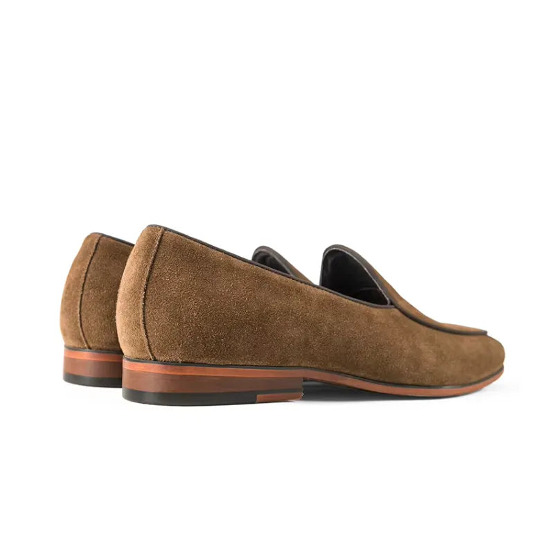 スエード, suede, ローファー, loafers, メンズ, men, 高級, premium, 本革, genuine leather, 手作り, handmade, 限定, limited edition, 春秋, spring/autumn, ビジネス, business, カジュアル, casual, エレガント, elegant, 上品, sophisticated, コンフォート, comfort, ドレスシューズ, dress shoes, 英国風, English style, クラシック, classic, 伝統, tradition, プレミアムブランド, premium brand, アシュフォード, Ashford&Co., サヴォイ, Savoy, イングランド, England, 革靴, leather shoes, スリッポン, slip-on, フォーマル, formal, 通気性, breathable, 耐久性, durable, グリップ, grip, ソフトインソール, soft insole, ハンドステッチ, handstitched, ラバーソール, rub