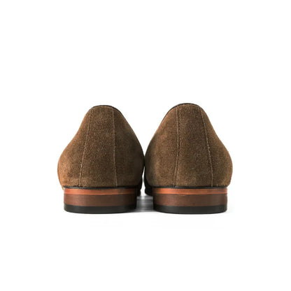 スエード, suede, ローファー, loafers, メンズ, men, 高級, premium, 本革, genuine leather, 手作り, handmade, 限定, limited edition, 春秋, spring/autumn, ビジネス, business, カジュアル, casual, エレガント, elegant, 上品, sophisticated, コンフォート, comfort, ドレスシューズ, dress shoes, 英国風, English style, クラシック, classic, 伝統, tradition, プレミアムブランド, premium brand, アシュフォード, Ashford&Co., サヴォイ, Savoy, イングランド, England, 革靴, leather shoes, スリッポン, slip-on, フォーマル, formal, 通気性, breathable, 耐久性, durable, グリップ, grip, ソフトインソール, soft insole, ハンドステッチ, handstitched, ラバーソール, rub