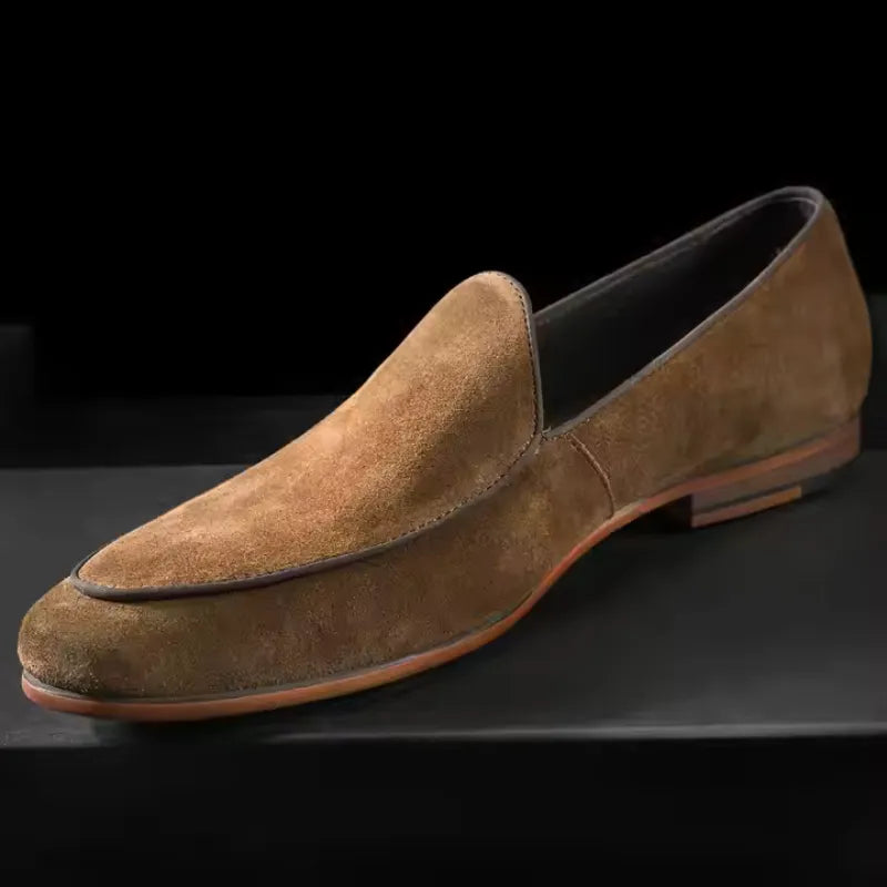スエード, suede, ローファー, loafers, メンズ, men, 高級, premium, 本革, genuine leather, 手作り, handmade, 限定, limited edition, 春秋, spring/autumn, ビジネス, business, カジュアル, casual, エレガント, elegant, 上品, sophisticated, コンフォート, comfort, ドレスシューズ, dress shoes, 英国風, English style, クラシック, classic, 伝統, tradition, プレミアムブランド, premium brand, アシュフォード, Ashford&Co., サヴォイ, Savoy, イングランド, England, 革靴, leather shoes, スリッポン, slip-on, フォーマル, formal, 通気性, breathable, 耐久性, durable, グリップ, grip, ソフトインソール, soft insole, ハンドステッチ, handstitched, ラバーソール, rub