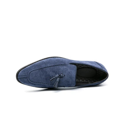 メンズローファー, タッセルローファー, ビジネスシューズ, 本革, 高級靴, フォーマル, 通気性, スリップオン, クラシックスタイル, ヨーロッパ製法, イギリス風, プレミアムシューズ, 紳士靴, 結婚式, パーティー靴, 高品質, 秋冬シューズ, オフィススタイル, 大人ファッション, 足元おしゃれ, 限定販売, 静音ソール, 滑り止め, 高評価, エレガント, プレゼント, ブランド靴, スエードローファー, 快適フィット, 高級感,
men's loafer, tassel loafer, suede shoes, formal shoes, office shoes, breathable, premium leather, slip-on shoes, british style, classic loafer, dress shoes, italian style, comfortable fit, goodyear welt, smart casual, elegant design, limited edition, durable outsole, soft lining, wedd