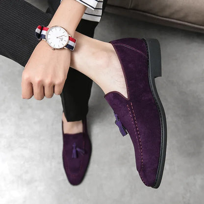 メンズローファー, タッセルローファー, ビジネスシューズ, 本革, 高級靴, フォーマル, 通気性, スリップオン, クラシックスタイル, ヨーロッパ製法, イギリス風, プレミアムシューズ, 紳士靴, 結婚式, パーティー靴, 高品質, 秋冬シューズ, オフィススタイル, 大人ファッション, 足元おしゃれ, 限定販売, 静音ソール, 滑り止め, 高評価, エレガント, プレゼント, ブランド靴, スエードローファー, 快適フィット, 高級感,
men's loafer, tassel loafer, suede shoes, formal shoes, office shoes, breathable, premium leather, slip-on shoes, british style, classic loafer, dress shoes, italian style, comfortable fit, goodyear welt, smart casual, elegant design, limited edition, durable outsole, soft lining, wedd