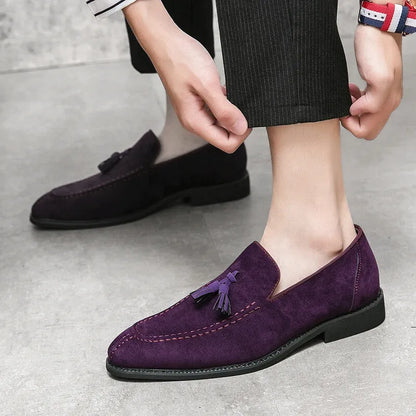 メンズローファー, タッセルローファー, ビジネスシューズ, 本革, 高級靴, フォーマル, 通気性, スリップオン, クラシックスタイル, ヨーロッパ製法, イギリス風, プレミアムシューズ, 紳士靴, 結婚式, パーティー靴, 高品質, 秋冬シューズ, オフィススタイル, 大人ファッション, 足元おしゃれ, 限定販売, 静音ソール, 滑り止め, 高評価, エレガント, プレゼント, ブランド靴, スエードローファー, 快適フィット, 高級感,
men's loafer, tassel loafer, suede shoes, formal shoes, office shoes, breathable, premium leather, slip-on shoes, british style, classic loafer, dress shoes, italian style, comfortable fit, goodyear welt, smart casual, elegant design, limited edition, durable outsole, soft lining, wedd